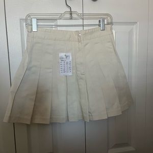 Brand new with tags Brandy Melville tennis skirt size small